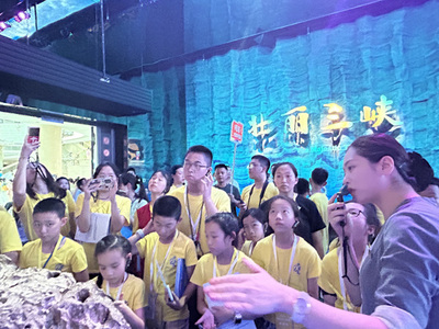行知中國美，筑夢(mèng)長江畔——新民晚報(bào)小記者團(tuán)三峽研學(xué)營啟程